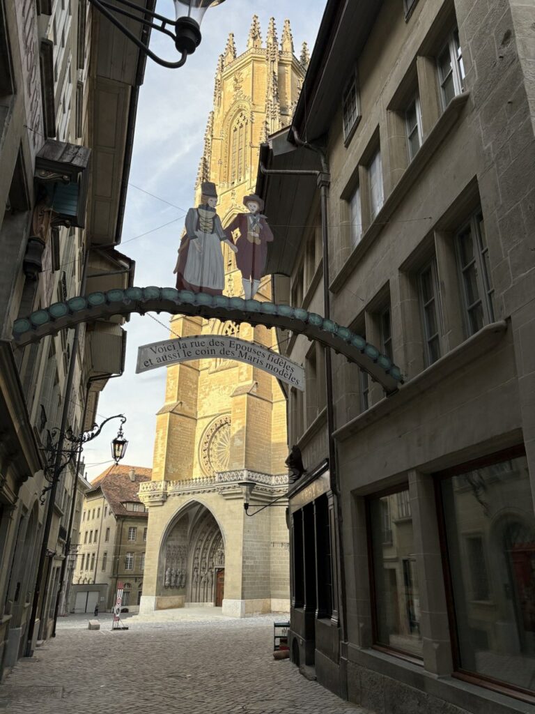Die Kathedrale Saint-Nicolas, Fribourg, die Schweiz